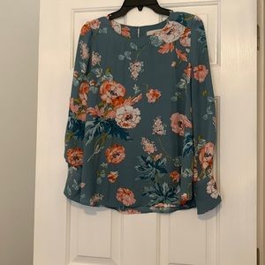 Loft EUC long sleeve floral blouse in size Large petite. Beautiful sleeve detail